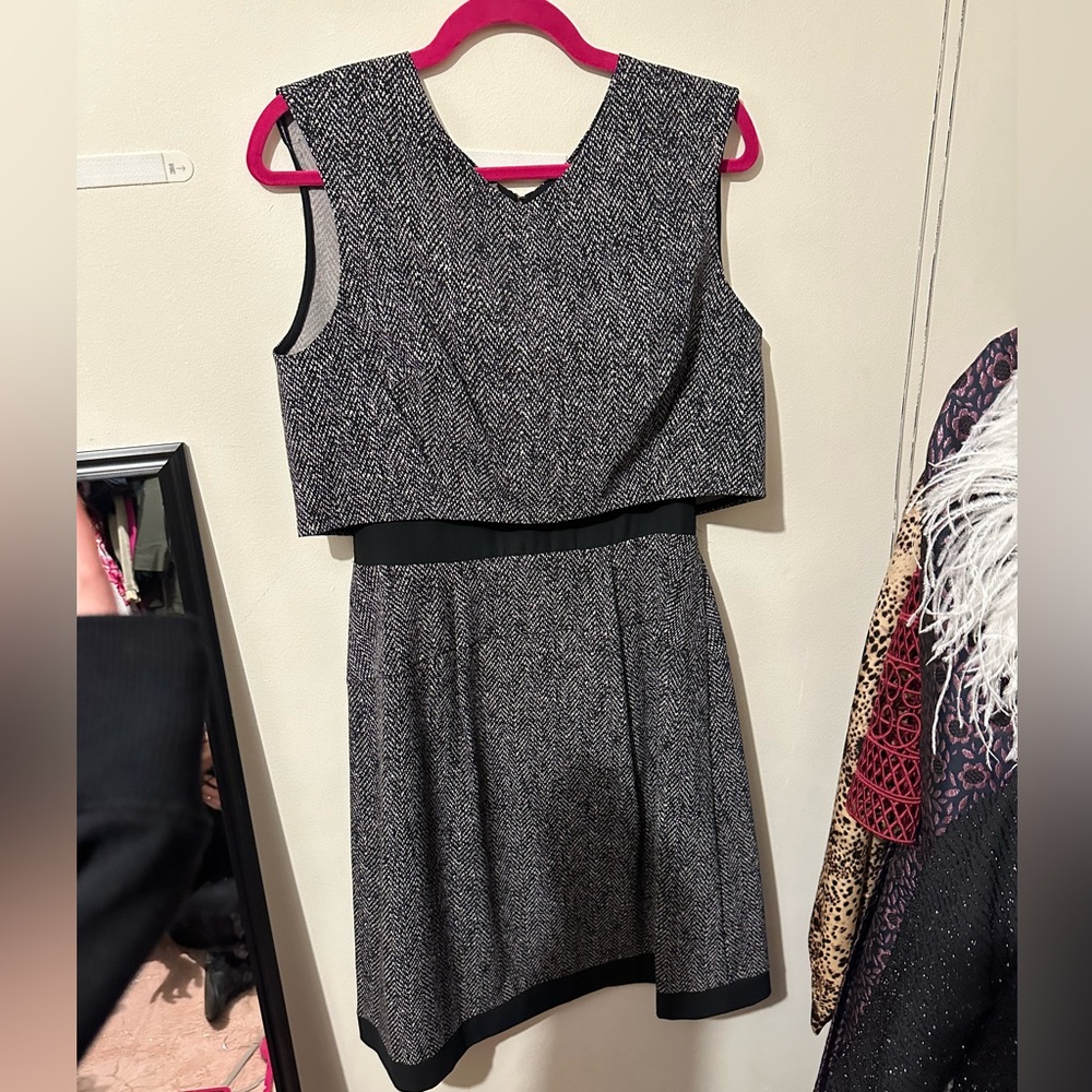 Adorable dress black and white